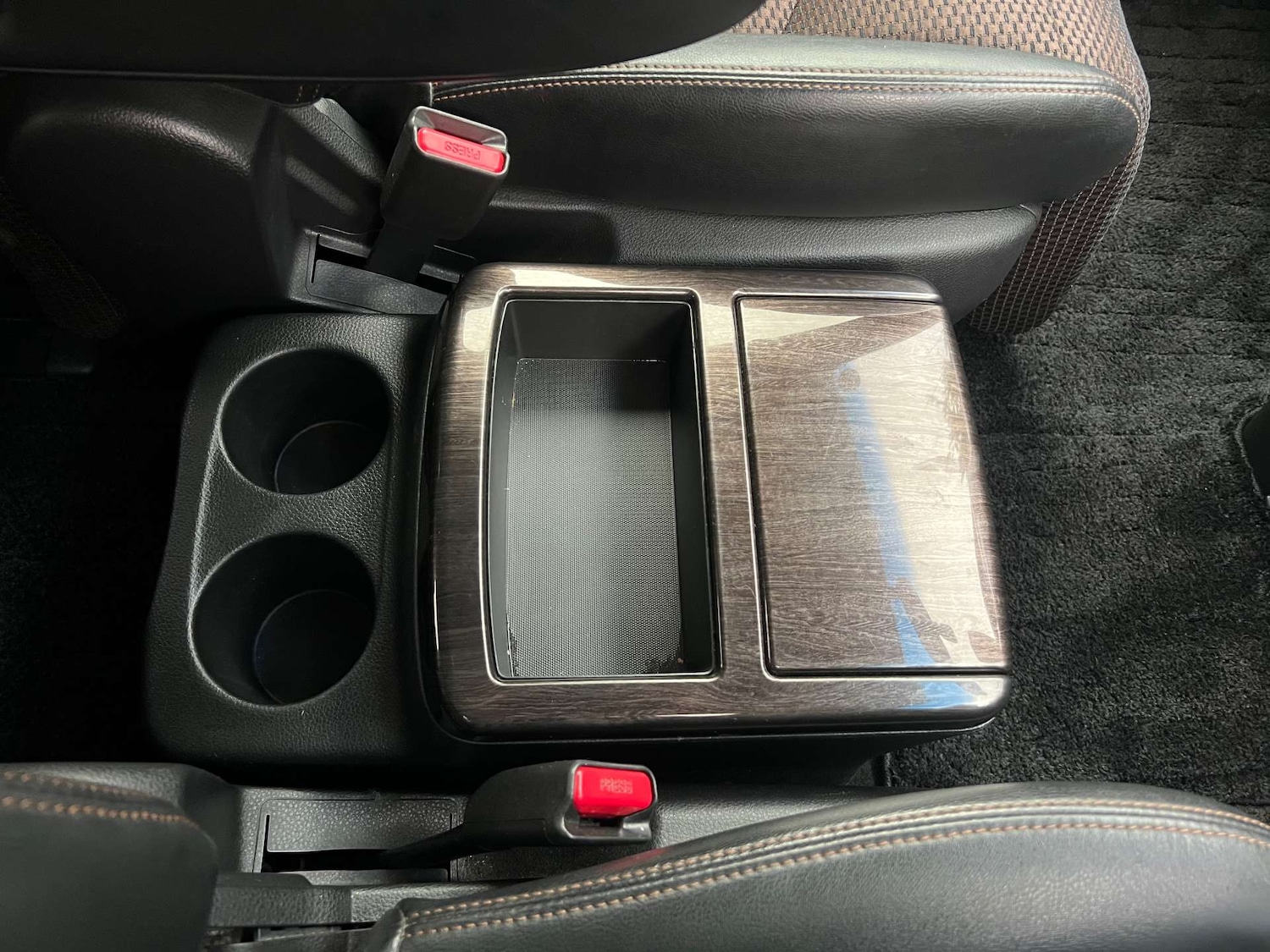 Used Nissan Elgrand 2012 for sale - 76971080: Photo 40