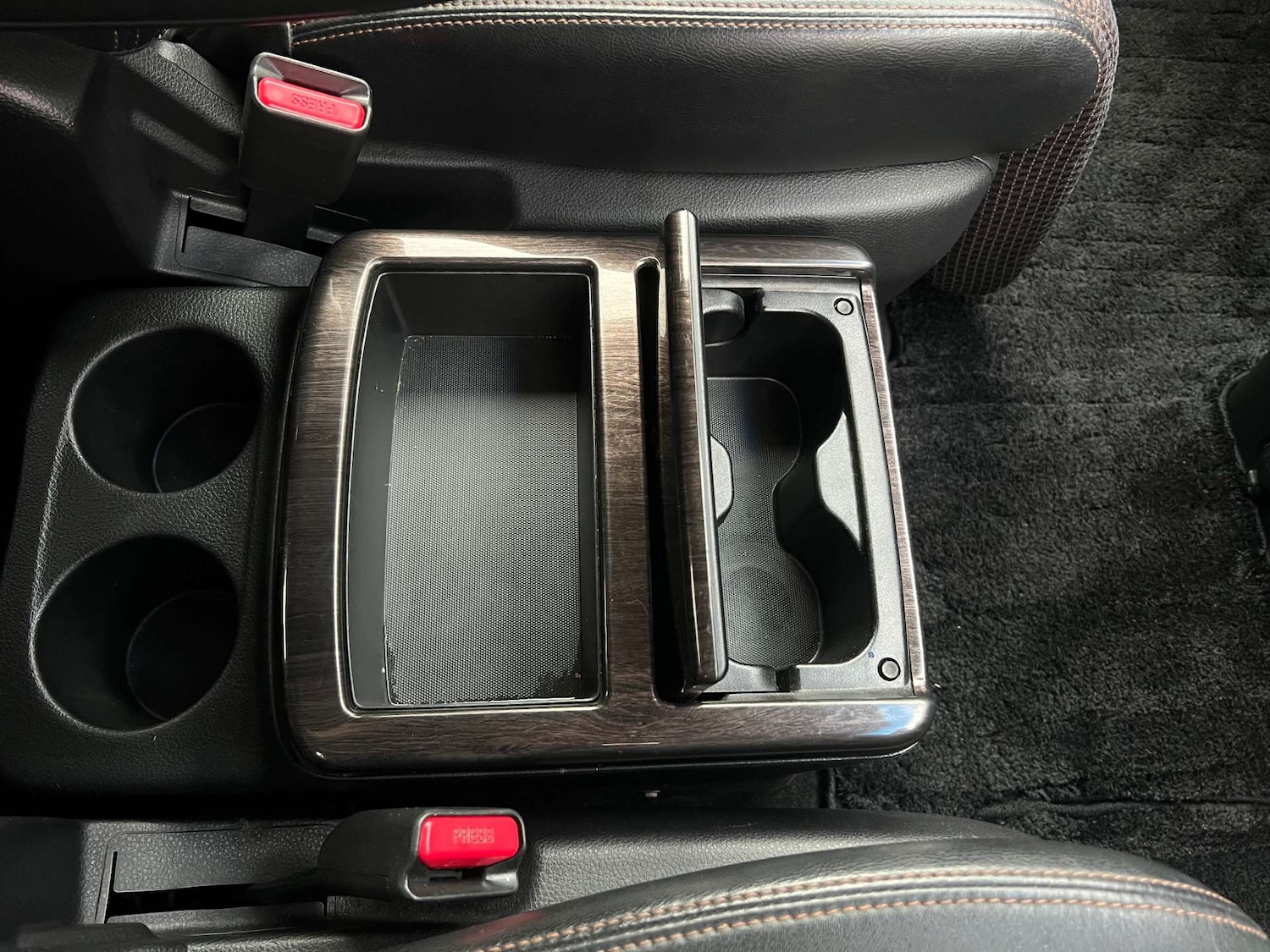 Used Nissan Elgrand 2012 for sale - 76971080: Photo 41