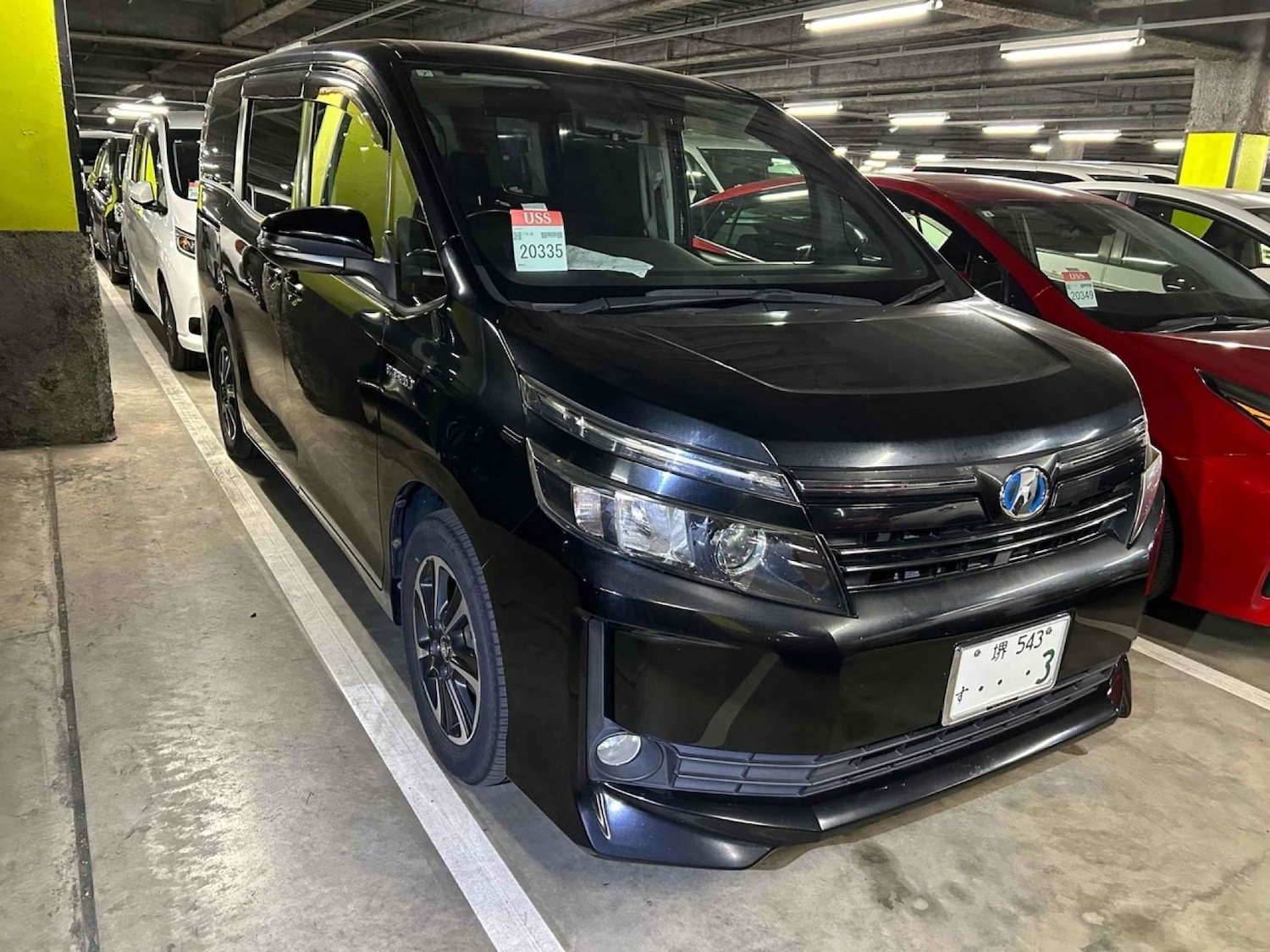 Used Toyota Voxy 2015 for sale - 76973945: Photo 2