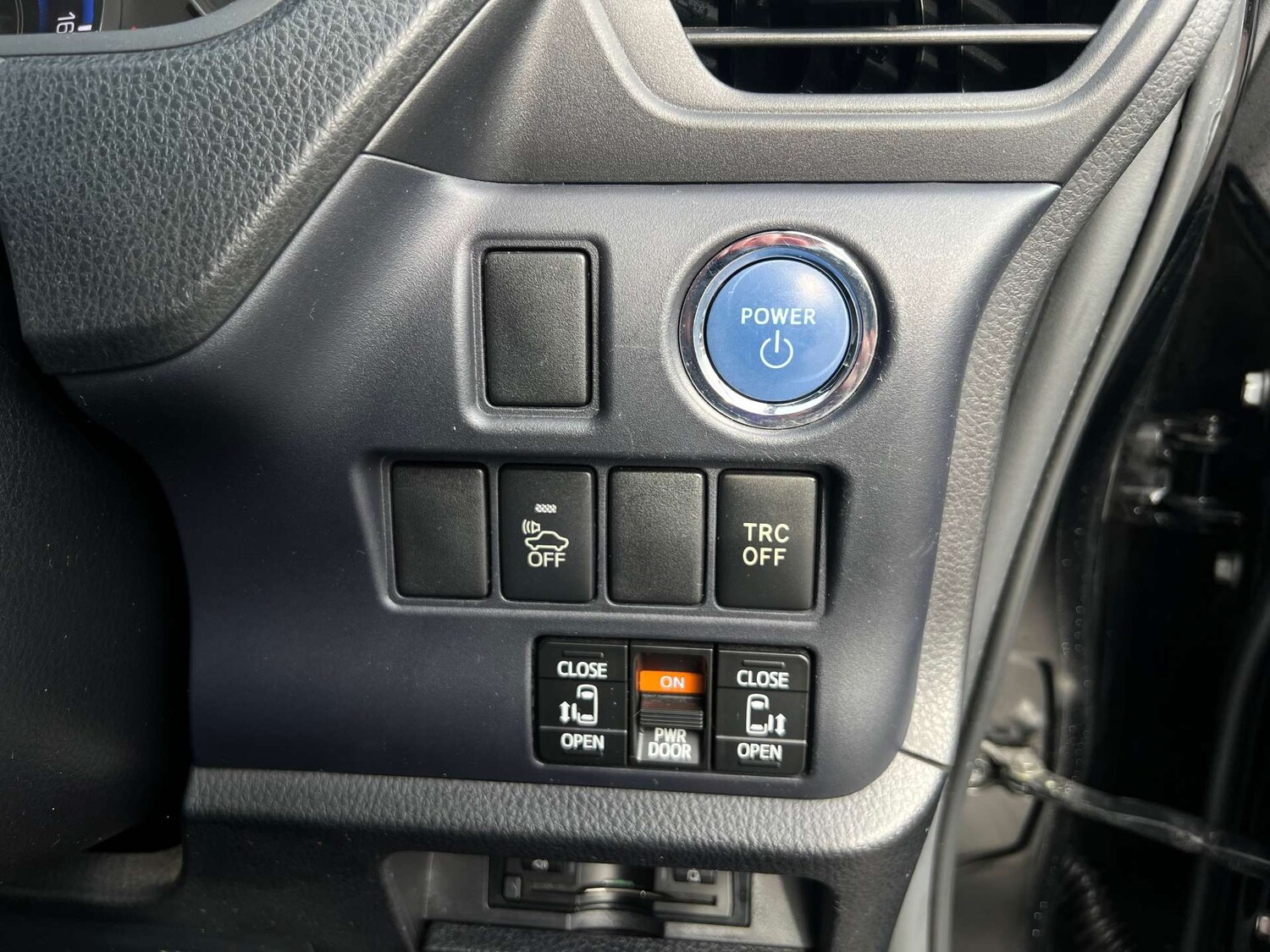 Used Toyota Voxy 2015 for sale - 76973945: Photo 39