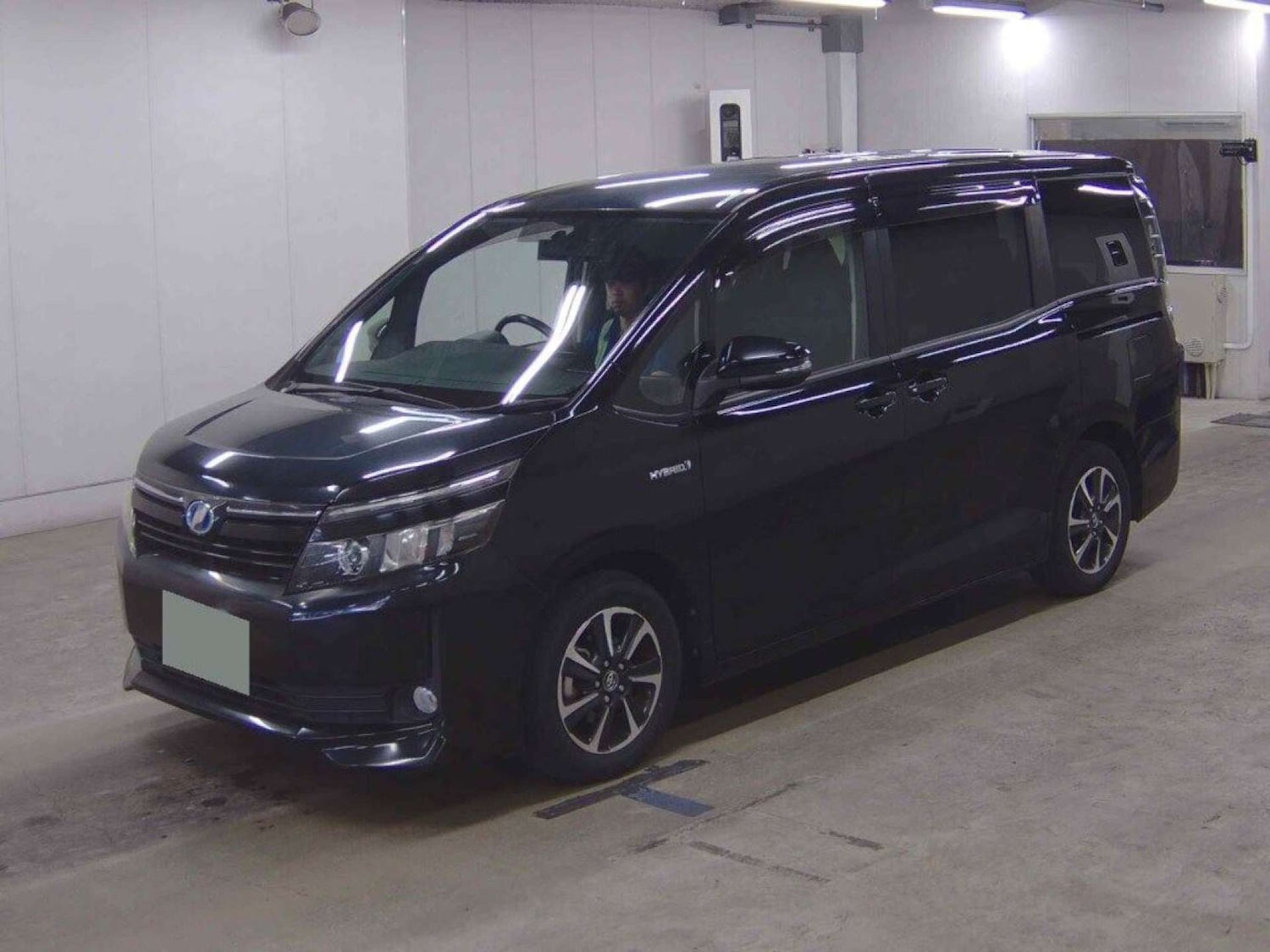 Used Toyota Voxy 2015 for sale - 76973945: Photo 4