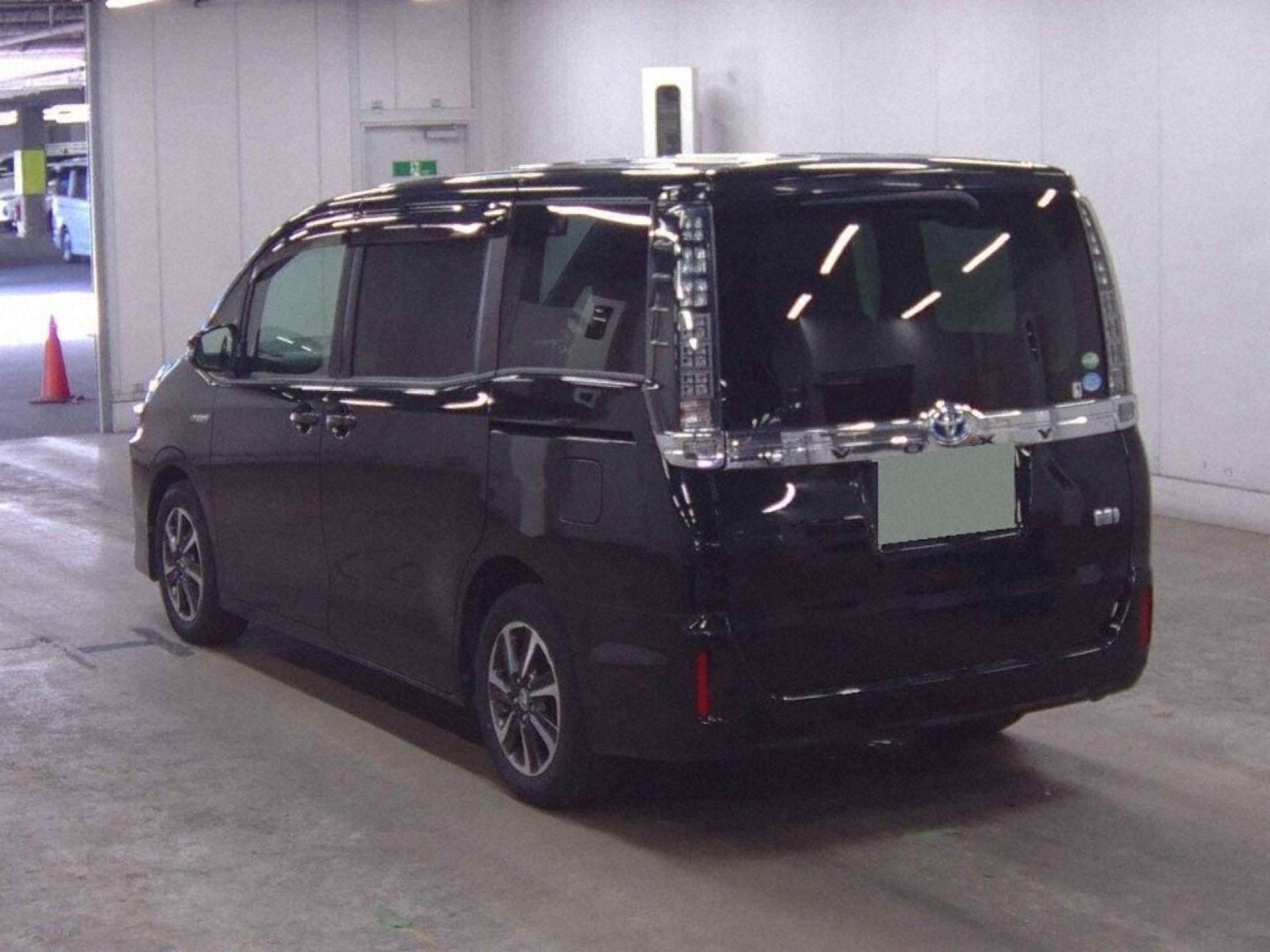 Used Toyota Voxy 2015 for sale - 76973945: Photo 6