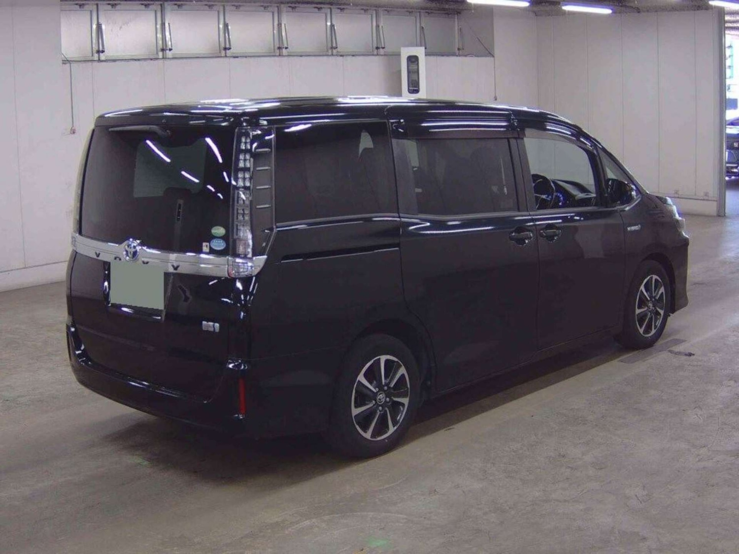 Used Toyota Voxy 2015 for sale - 76973945: Photo 9