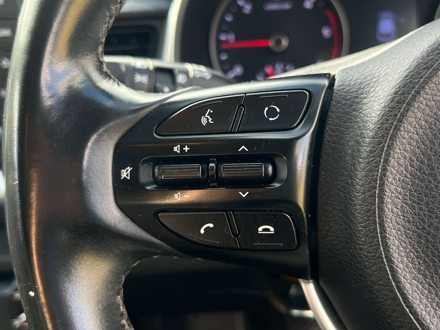 Used Kia Stonic 2018 for sale - 76776963: Photo 27