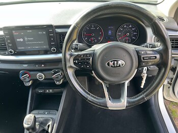 Used Kia Stonic 2018 for sale - 76776963: Photo