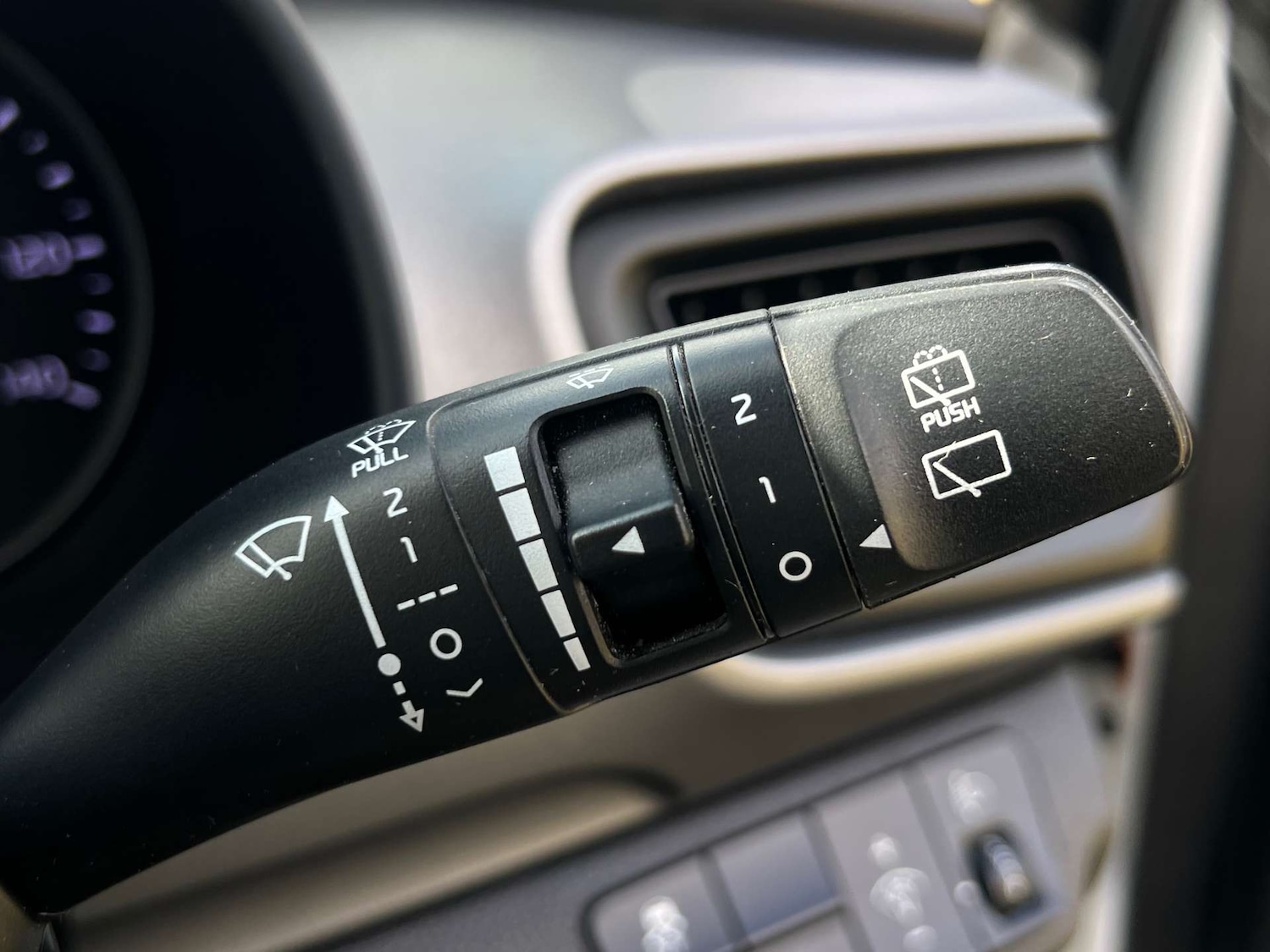 Used Kia Stonic 2018 for sale - 76776963: Photo 30