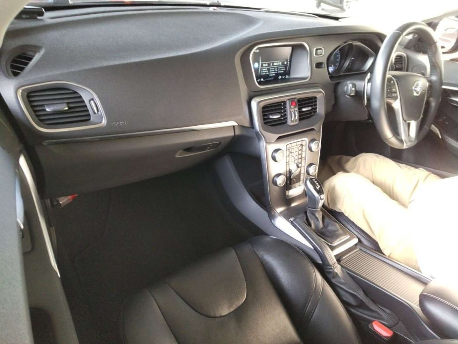 Used Volvo V40 2016 for sale - 77850620: Photo 9