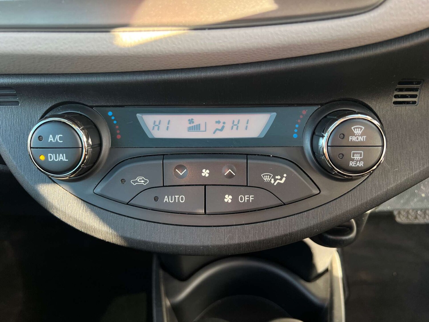 Used Toyota Yaris 2012 for sale - 77581078: Photo 34