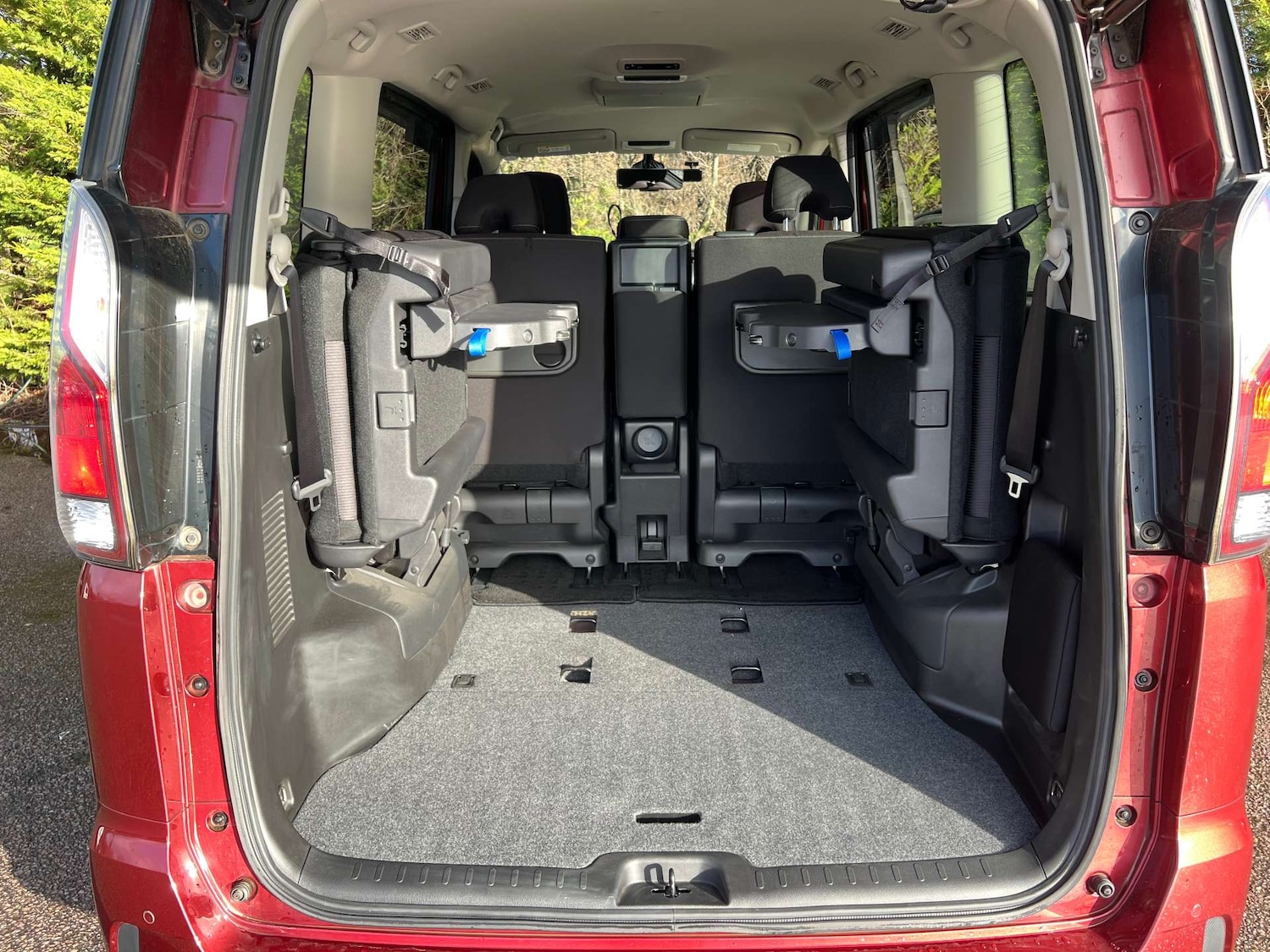 Used Nissan Serena 2017 for sale - 76983897: Photo 14