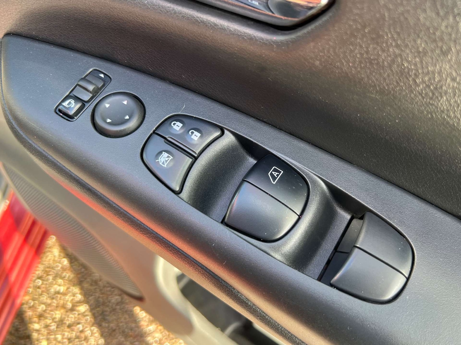 Used Nissan Serena 2017 for sale - 76983897: Photo 16