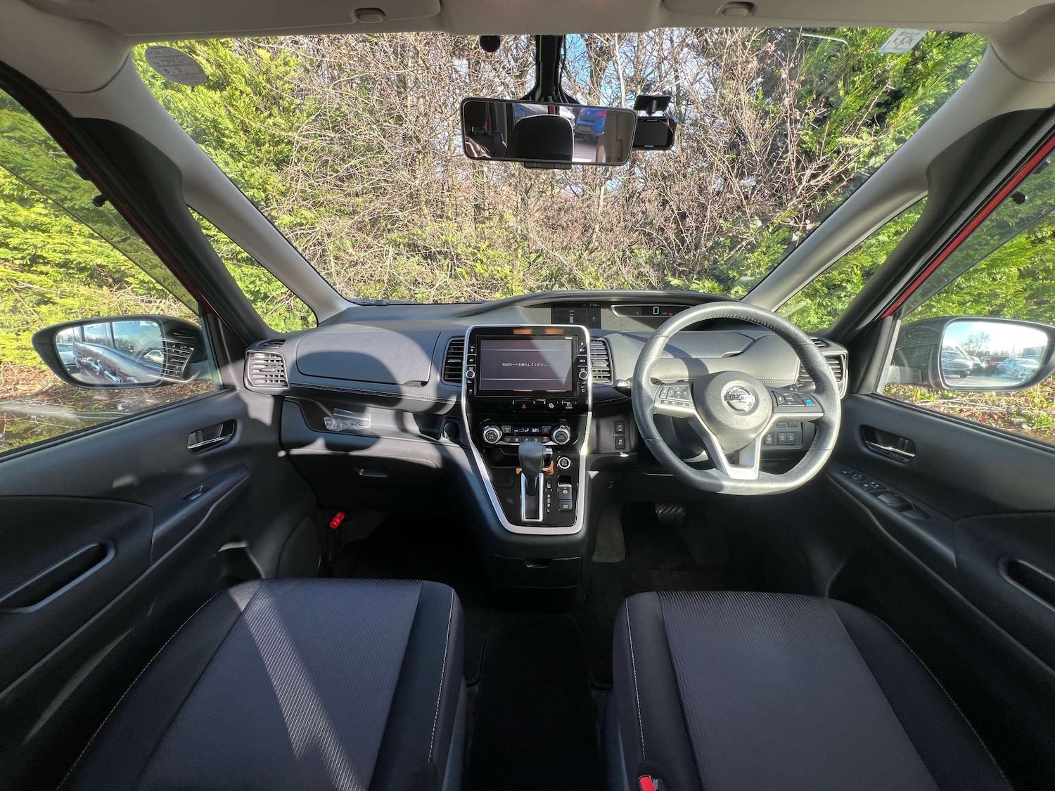 Used Nissan Serena 2017 for sale - 76983897: Photo 2