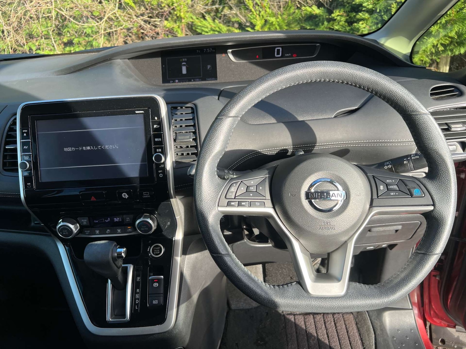 Used Nissan Serena 2017 for sale - 76983897: Photo 24