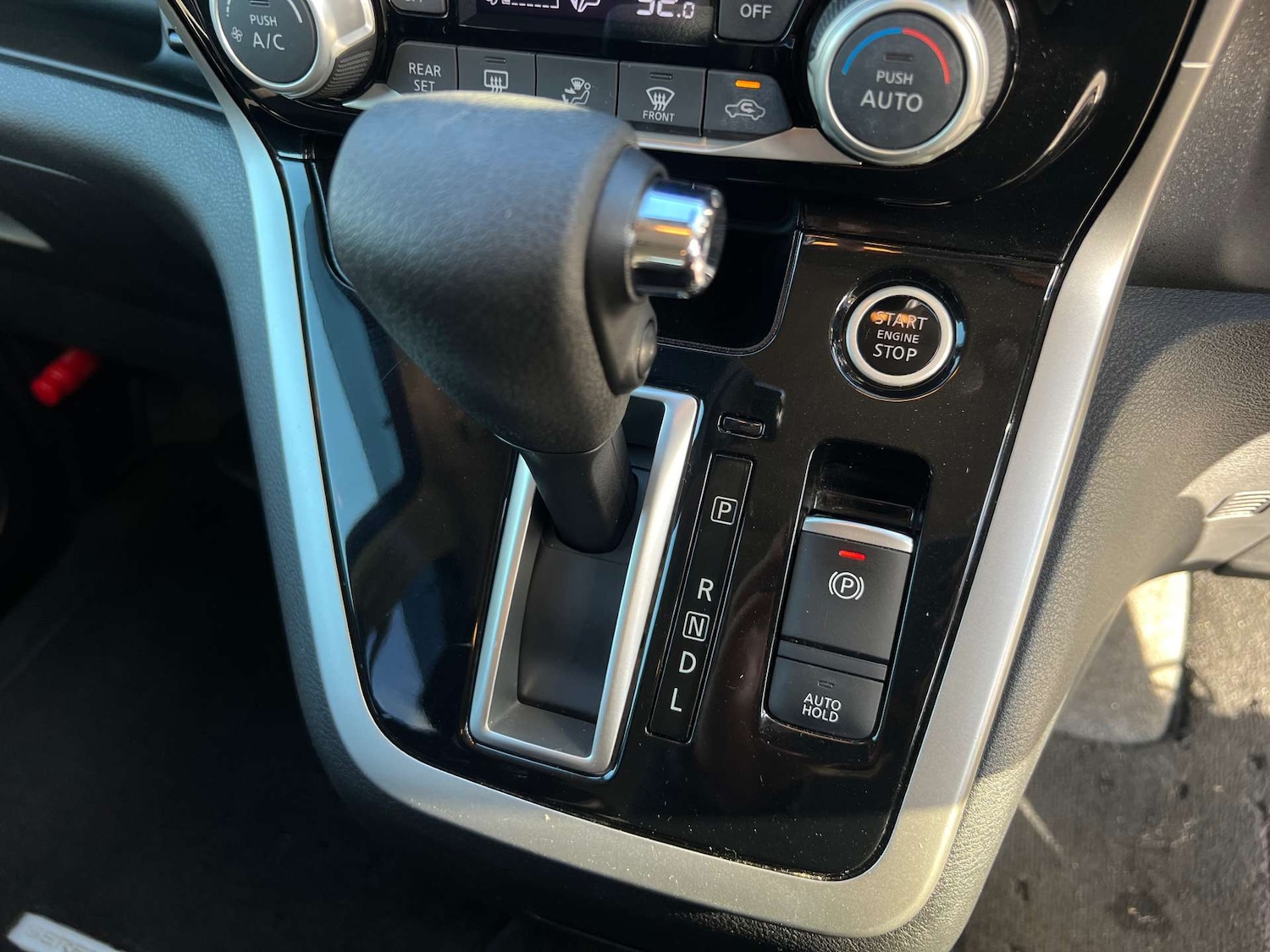 Used Nissan Serena 2017 for sale - 76983897: Photo 37