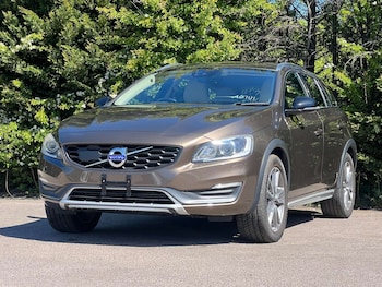 Used Volvo V60 2016 for sale - 79437437: Photo