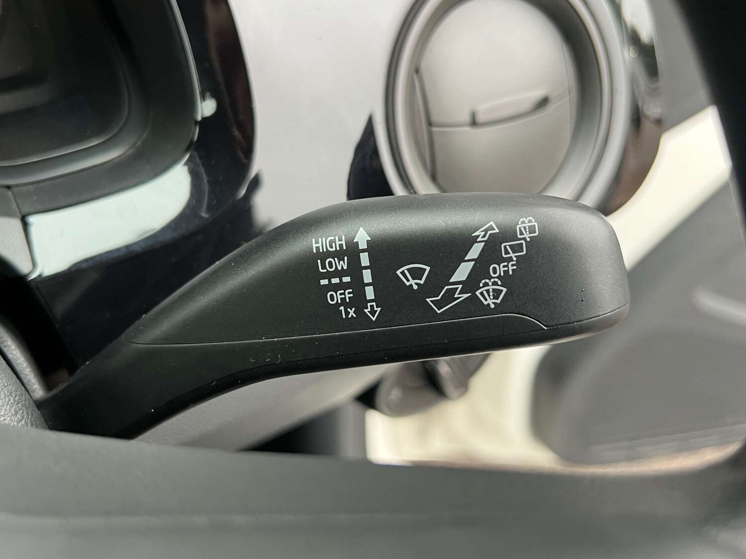 Used Volkswagen up! 2026 for sale - 78182036: Photo 24