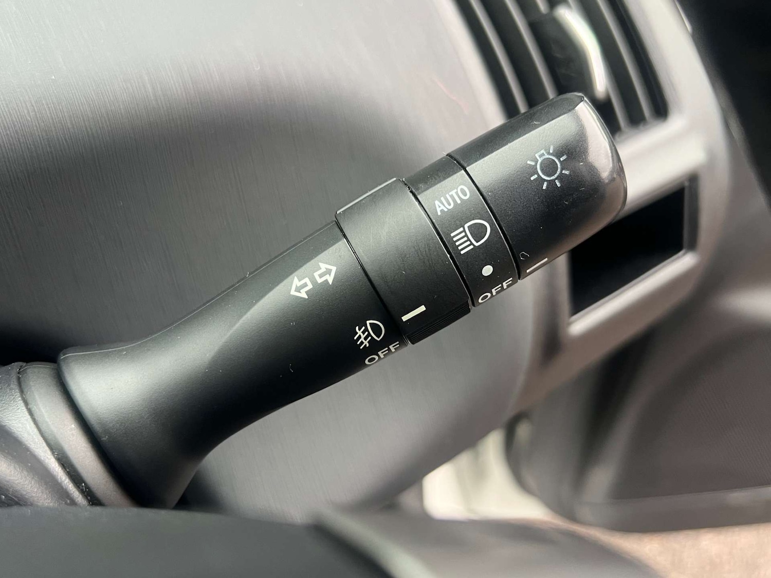 Used Toyota Prius 2015 for sale - 77469812: Photo 28