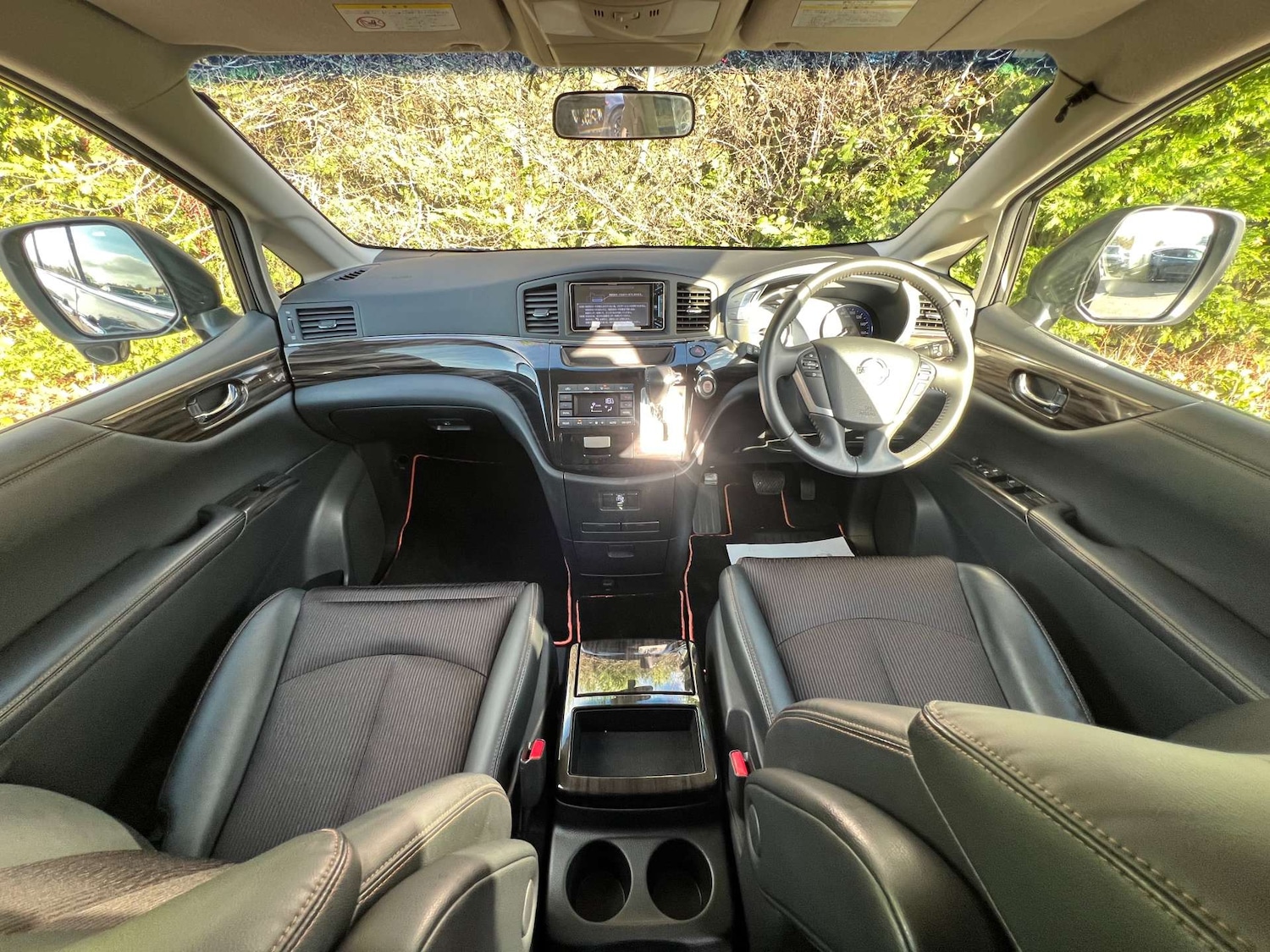 Used Nissan Elgrand 2017 for sale - 76959846: Photo 2