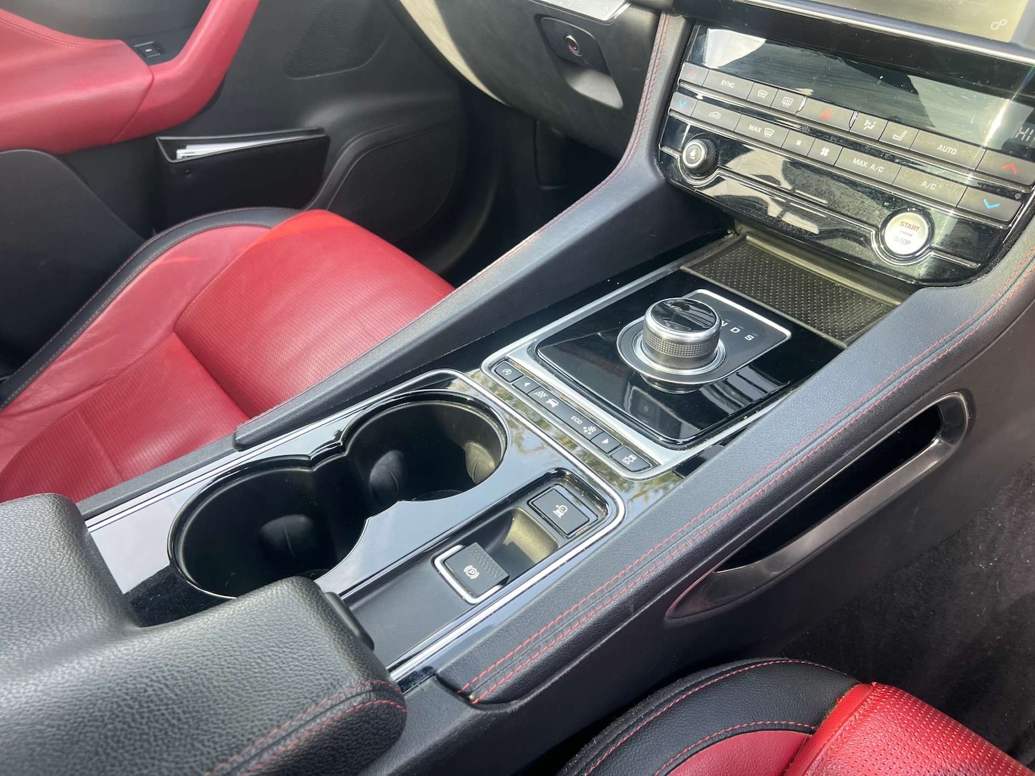 Used Jaguar F-Pace 2016 for sale - 77988236: Photo 36