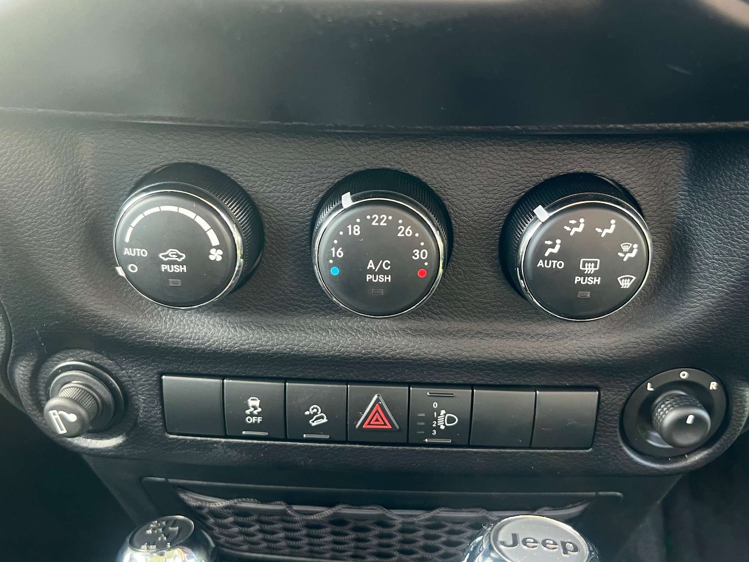 Used Jeep Wrangler 2015 for sale - 76776997: Photo 47