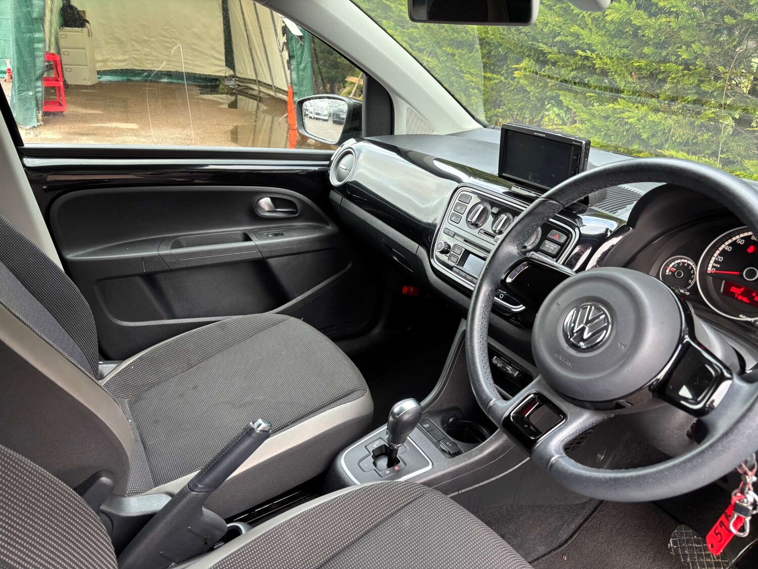 Used Volkswagen up! 2015 for sale - 77364249: Photo 24