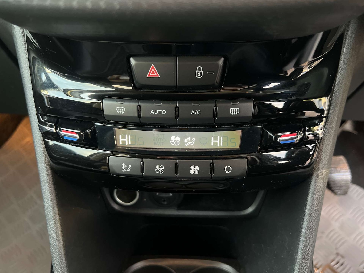 Used Peugeot 2008 2017 for sale - 77129074: Photo 37