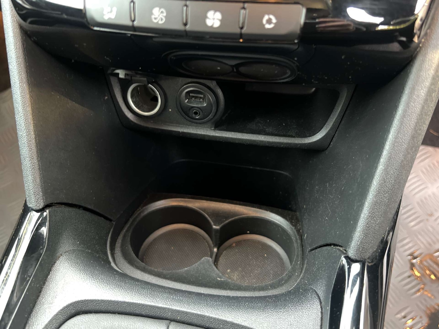 Used Peugeot 2008 2017 for sale - 77129074: Photo 38