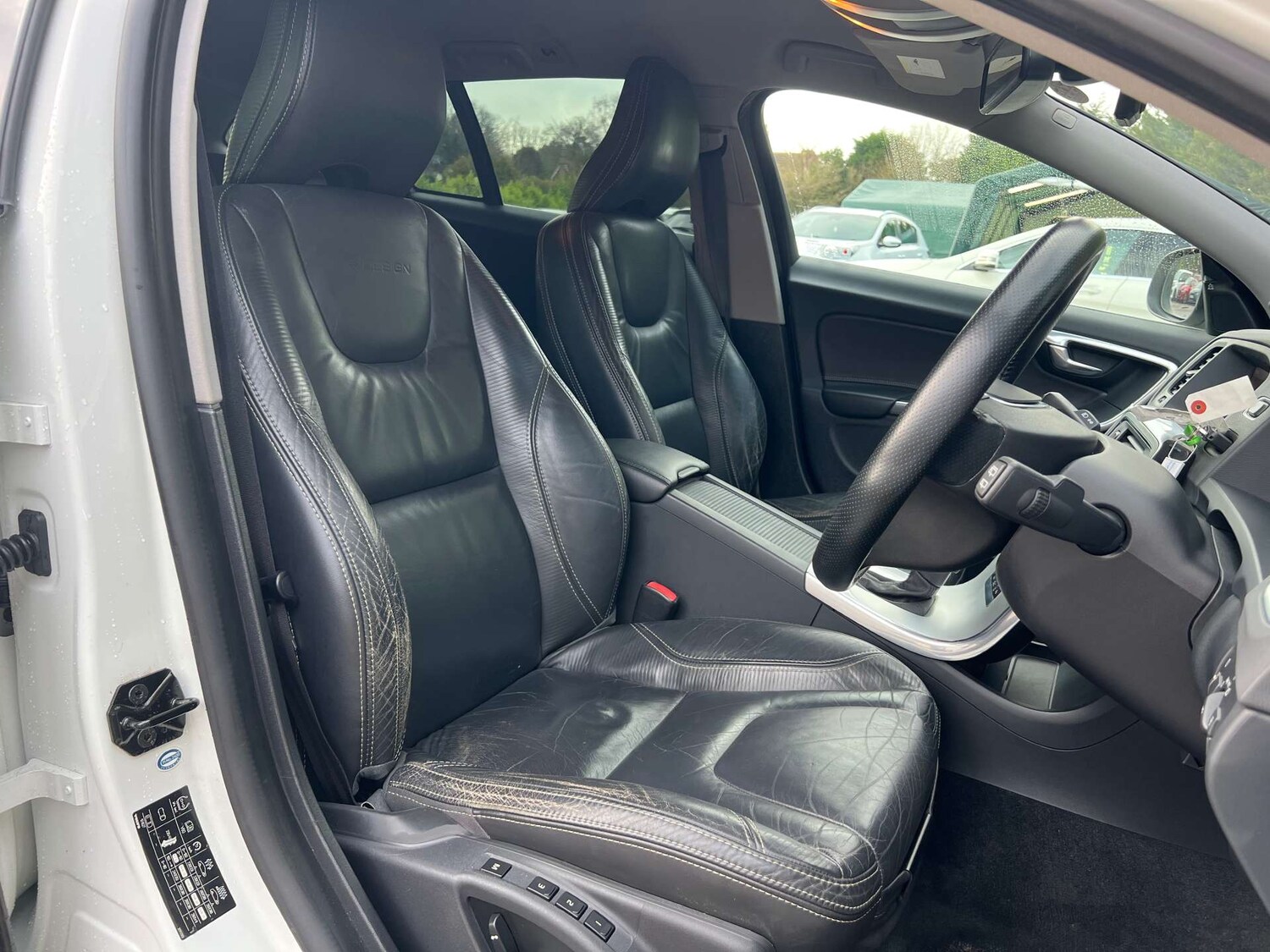 Used Volvo V60 2012 for sale - 77762328: Photo 17