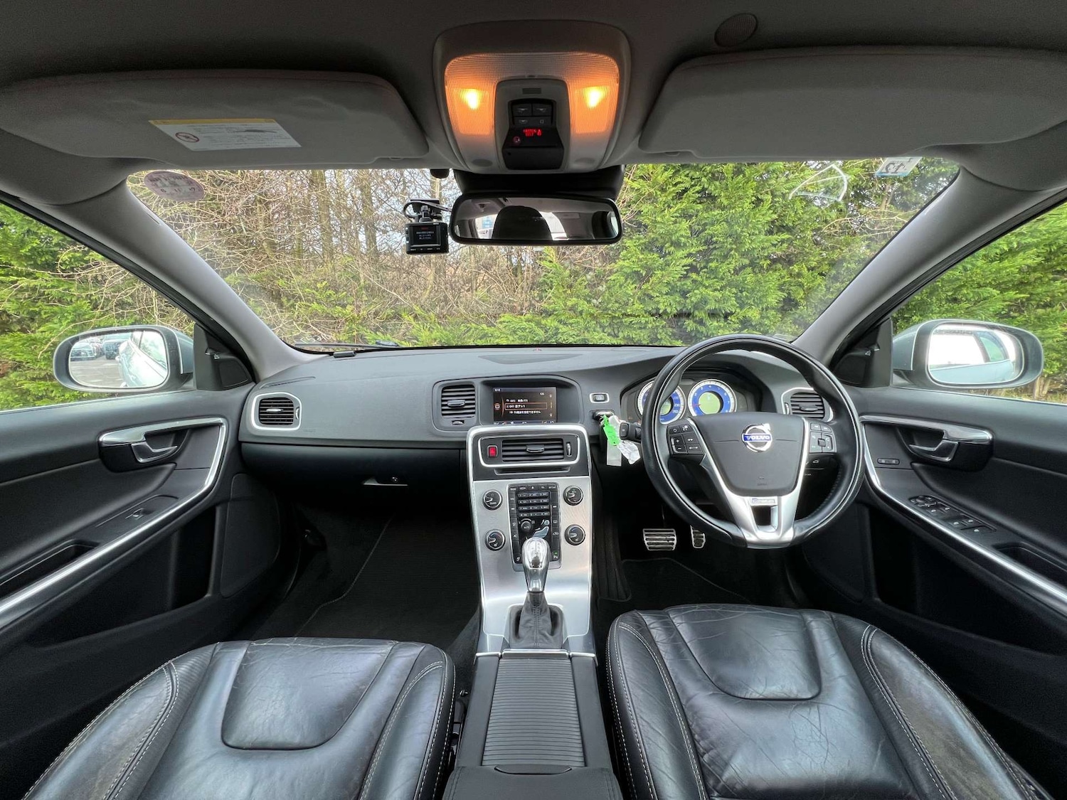 Used Volvo V60 2012 for sale - 77762328: Photo 2