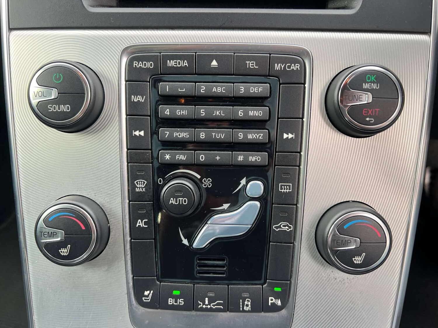 Used Volvo V60 2012 for sale - 77762328: Photo 34