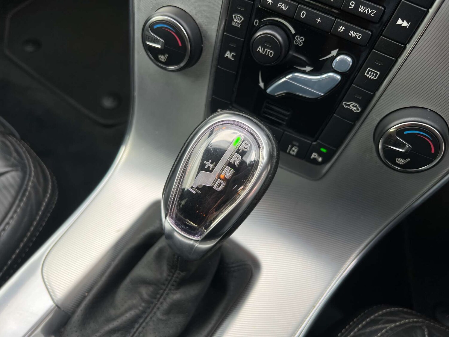 Used Volvo V60 2012 for sale - 77762328: Photo 35