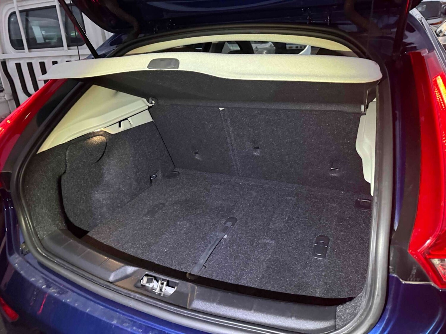 Used Volvo V40 2015 for sale - 78167936: Photo 11