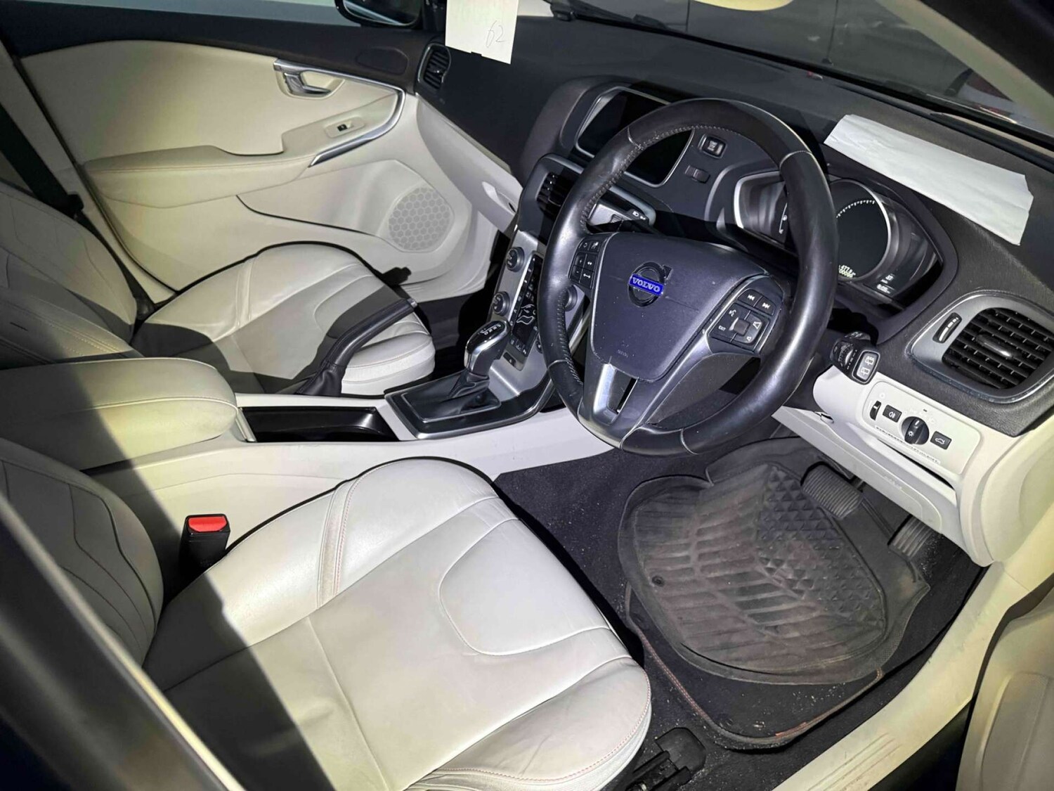 Used Volvo V40 2015 for sale - 78167936: Photo 13