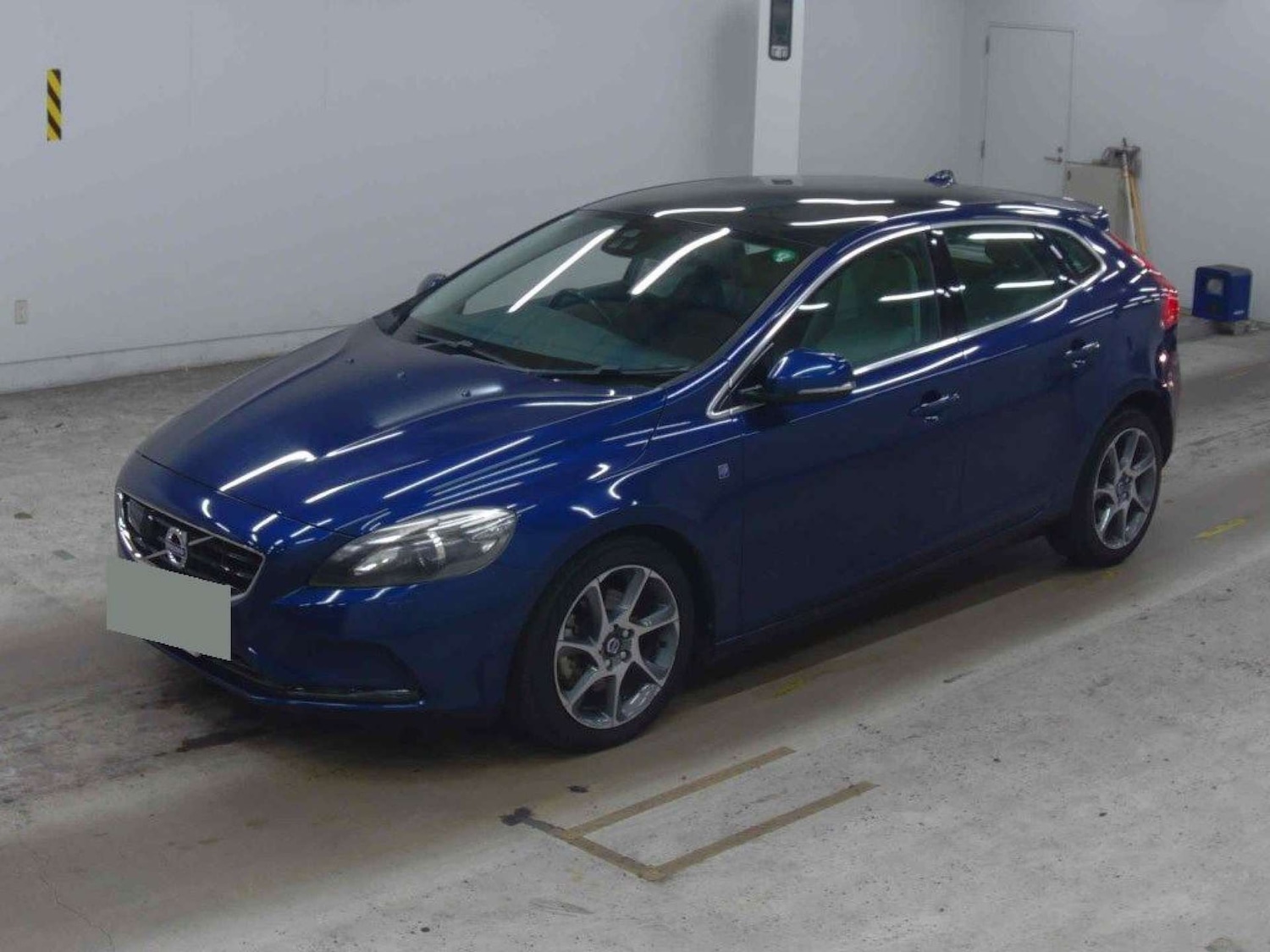 Used Volvo V40 2015 for sale - 78167936: Photo 4