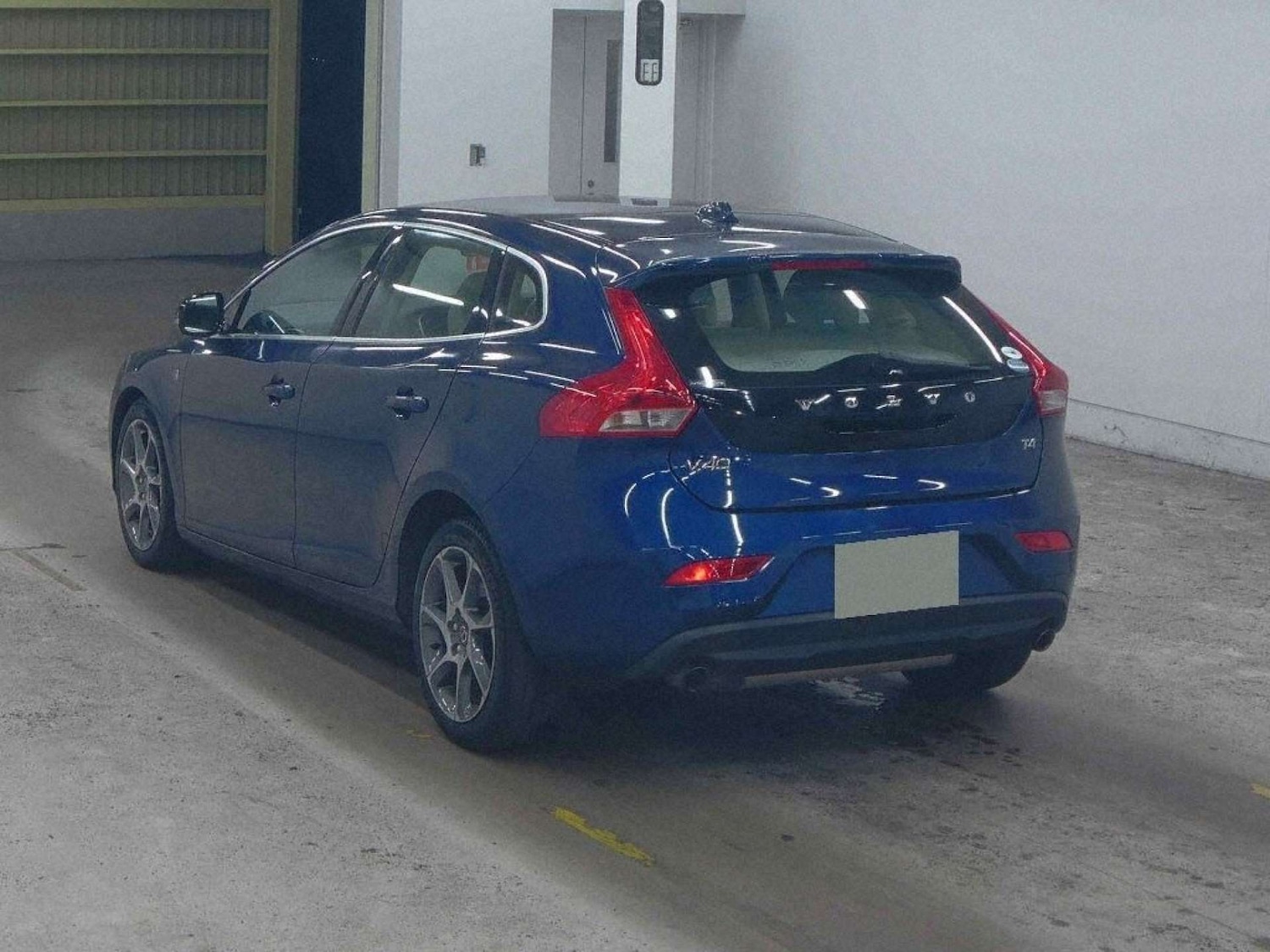 Used Volvo V40 2015 for sale - 78167936: Photo 6