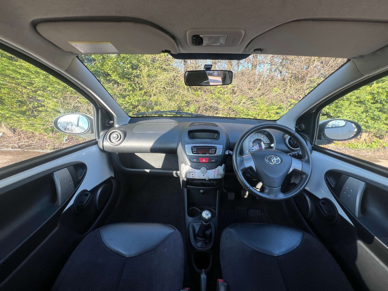 Used Toyota AYGO 2012 for sale - 77749040: Photo 2