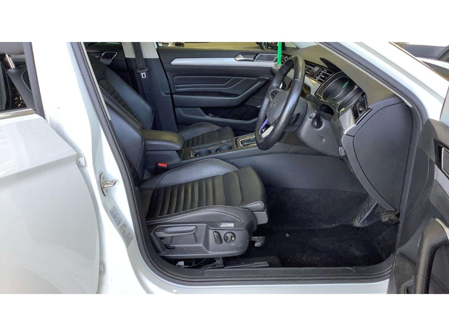 Used Volkswagen Passat 2020 for sale - 76776838: Photo 2