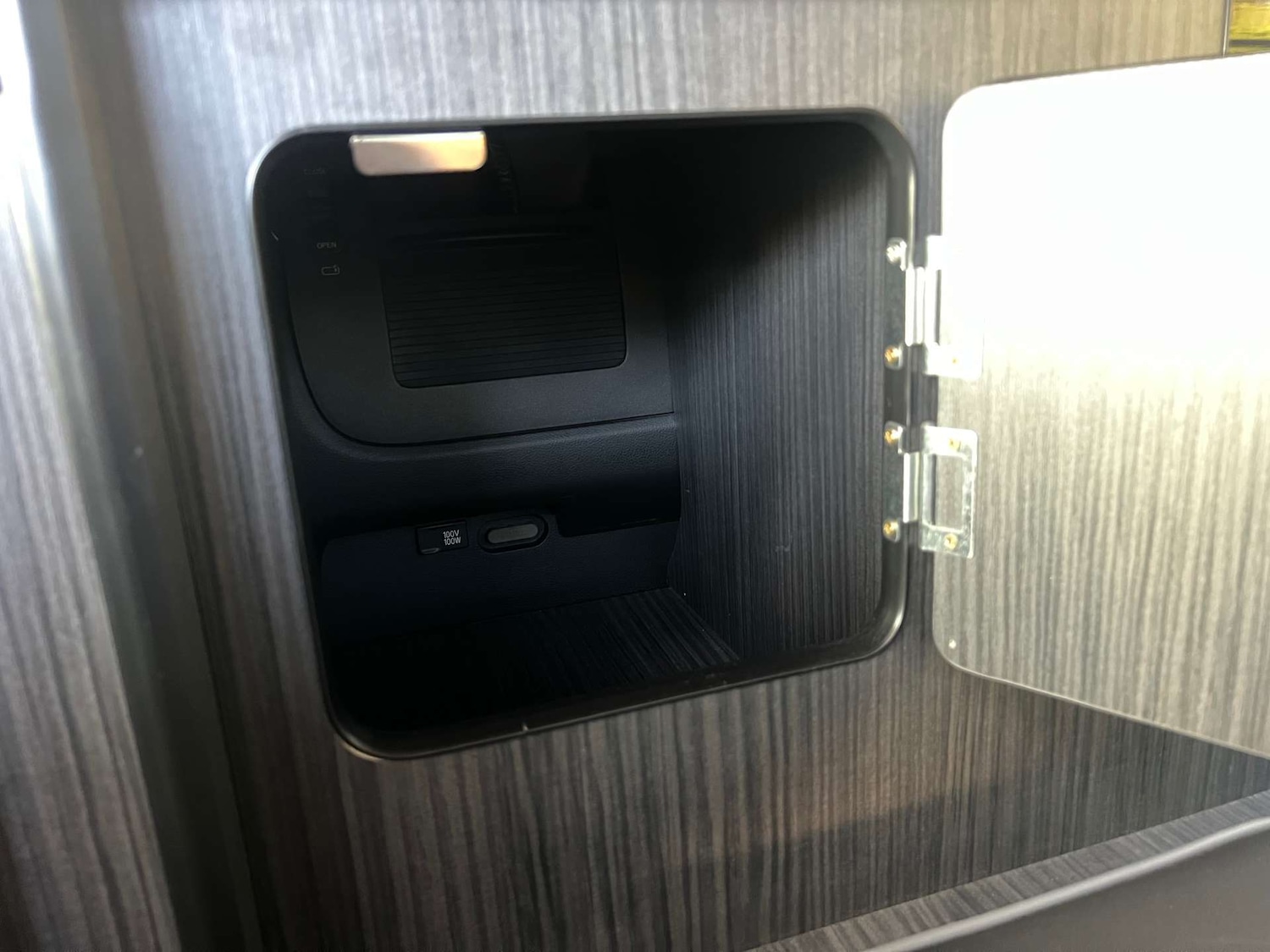 Used Nissan Elgrand 2020 for sale - 77735044: Photo 14