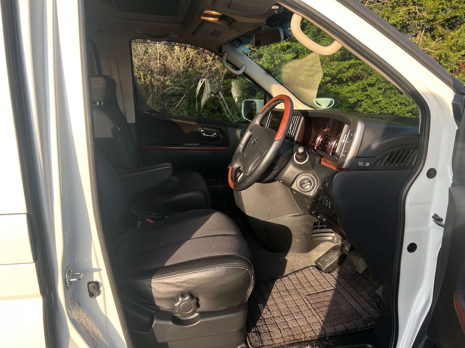 Used Nissan Elgrand 2020 for sale - 77735044: Photo 18