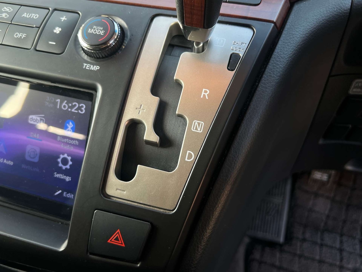 Used Nissan Elgrand 2020 for sale - 77735044: Photo 39