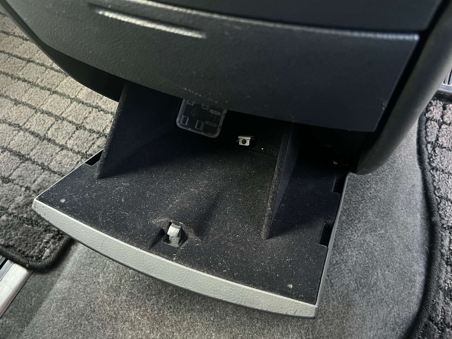 Used Nissan Elgrand 2020 for sale - 77735044: Photo 40