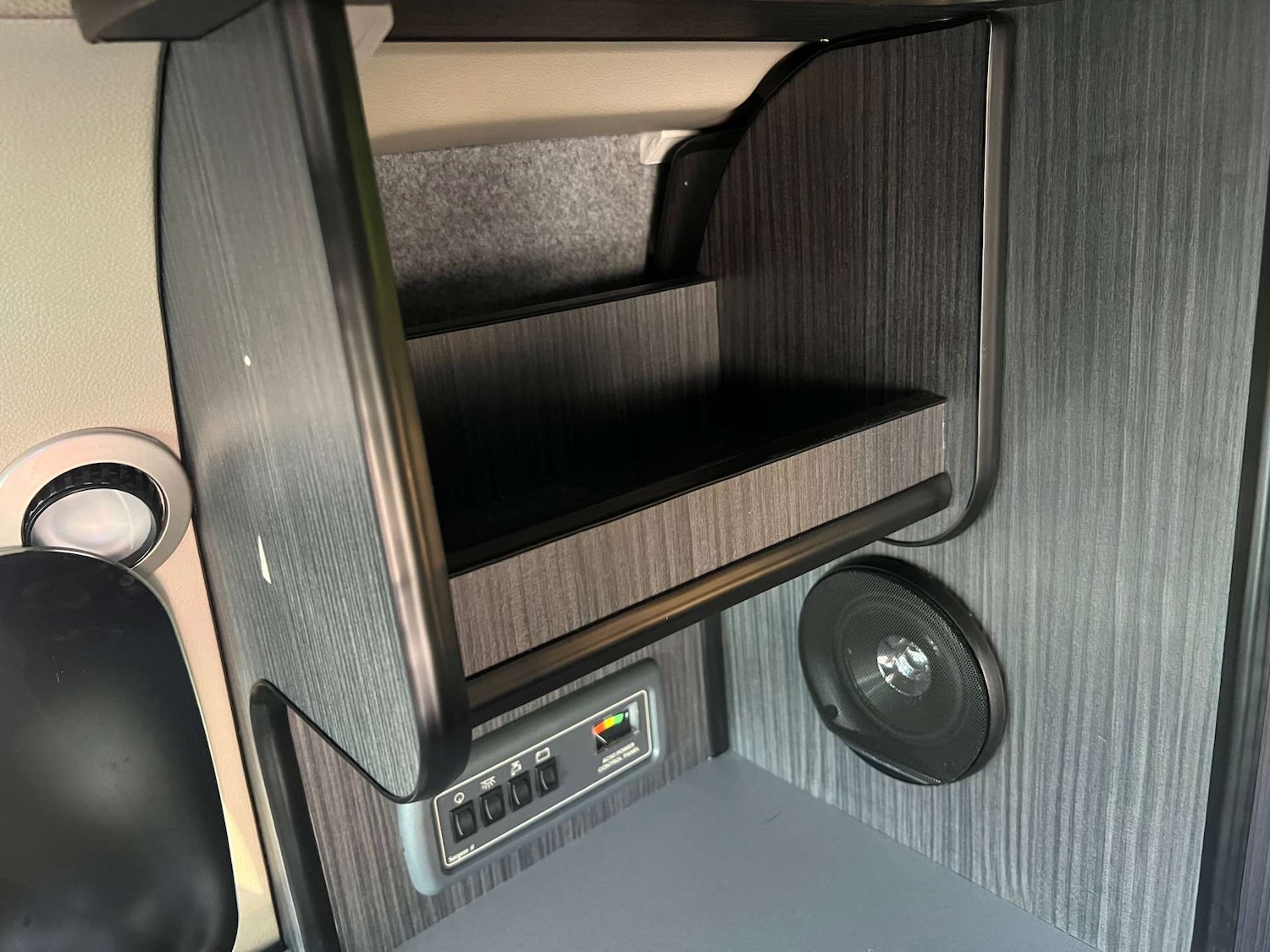 Used Nissan Elgrand 2020 for sale - 77735044: Photo 45