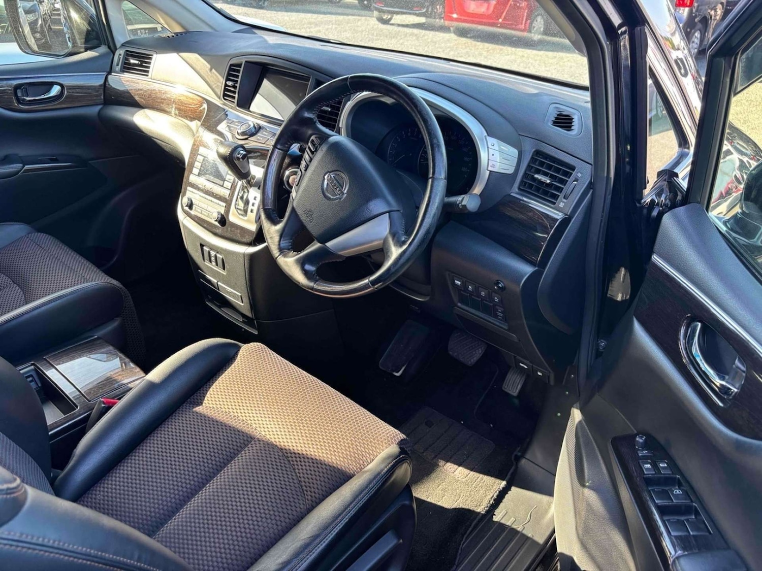 Used Nissan Elgrand 2013 for sale - 76971062: Photo 10