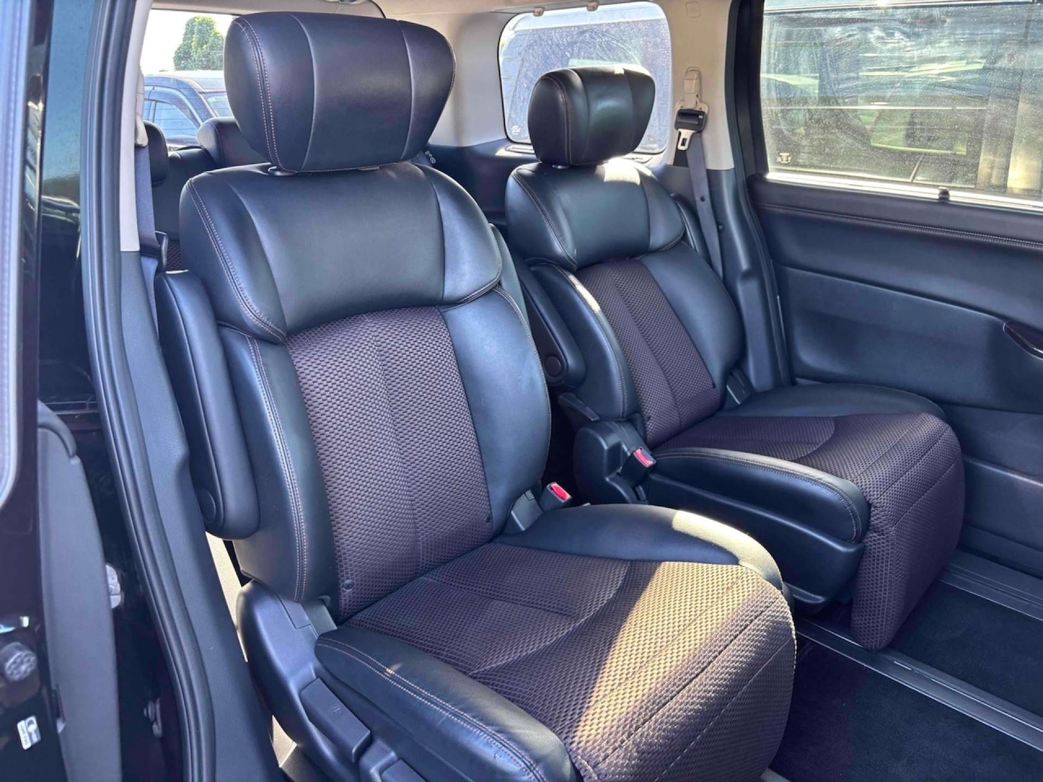 Used Nissan Elgrand 2013 for sale - 76971062: Photo 11