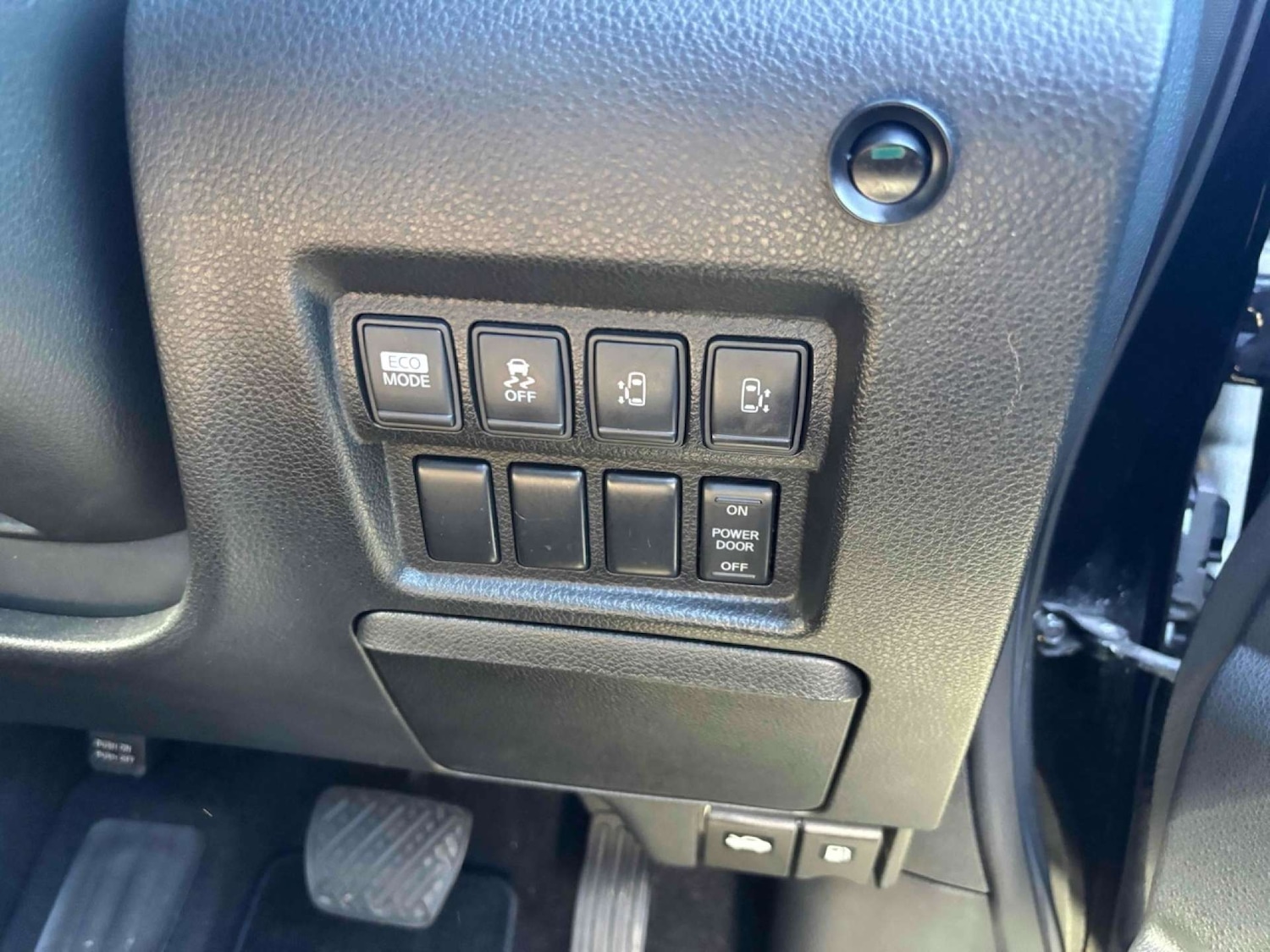 Used Nissan Elgrand 2013 for sale - 76971062: Photo 13