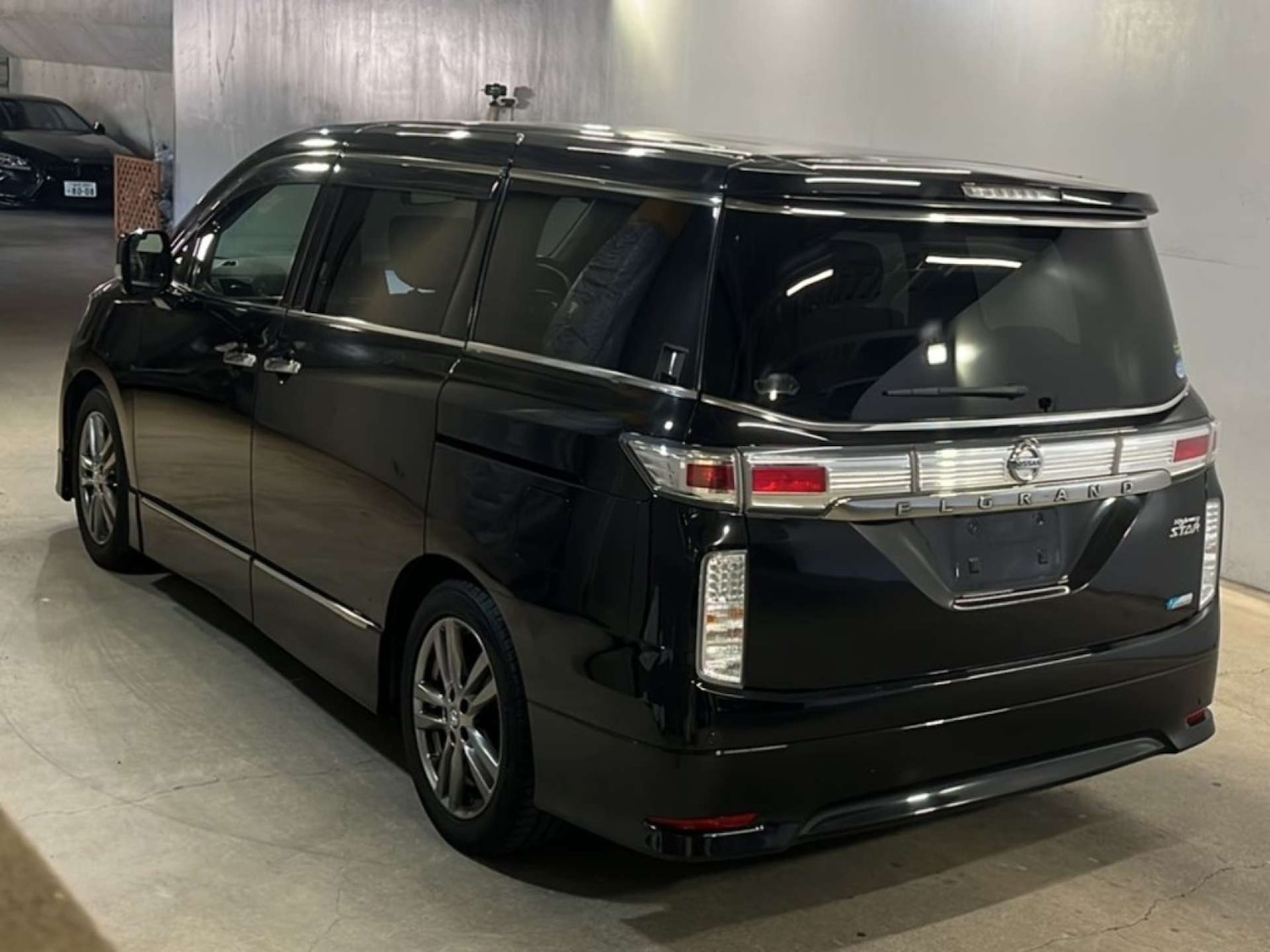 Used Nissan Elgrand 2013 for sale - 76971062: Photo 5