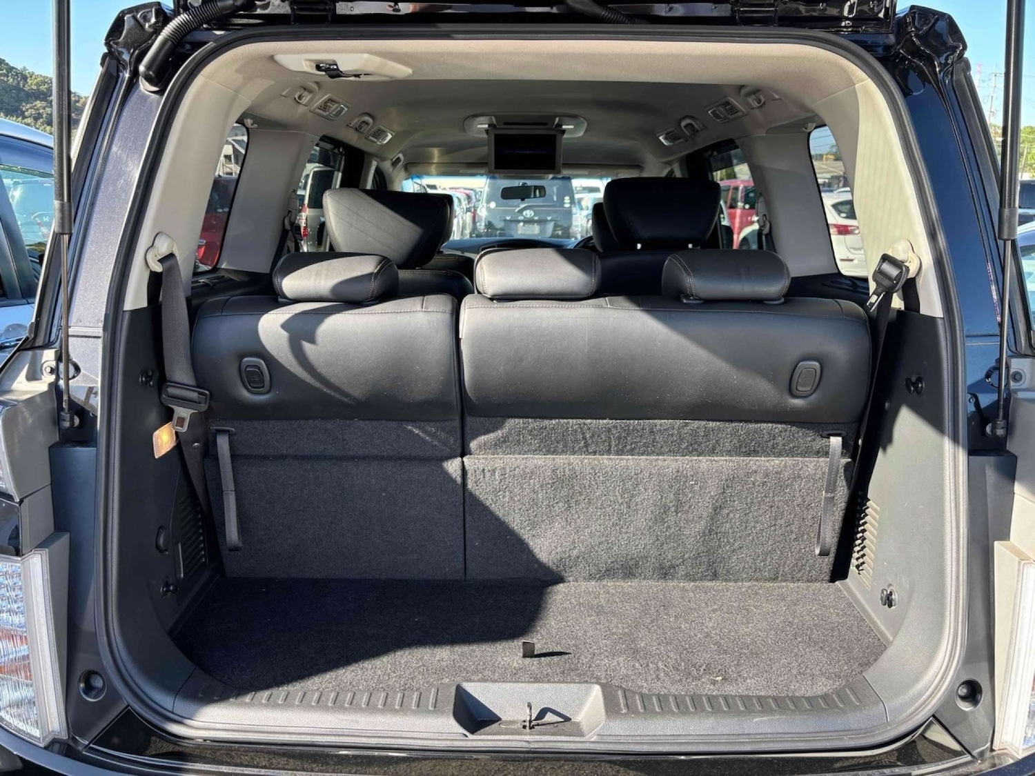 Used Nissan Elgrand 2013 for sale - 76971062: Photo 8