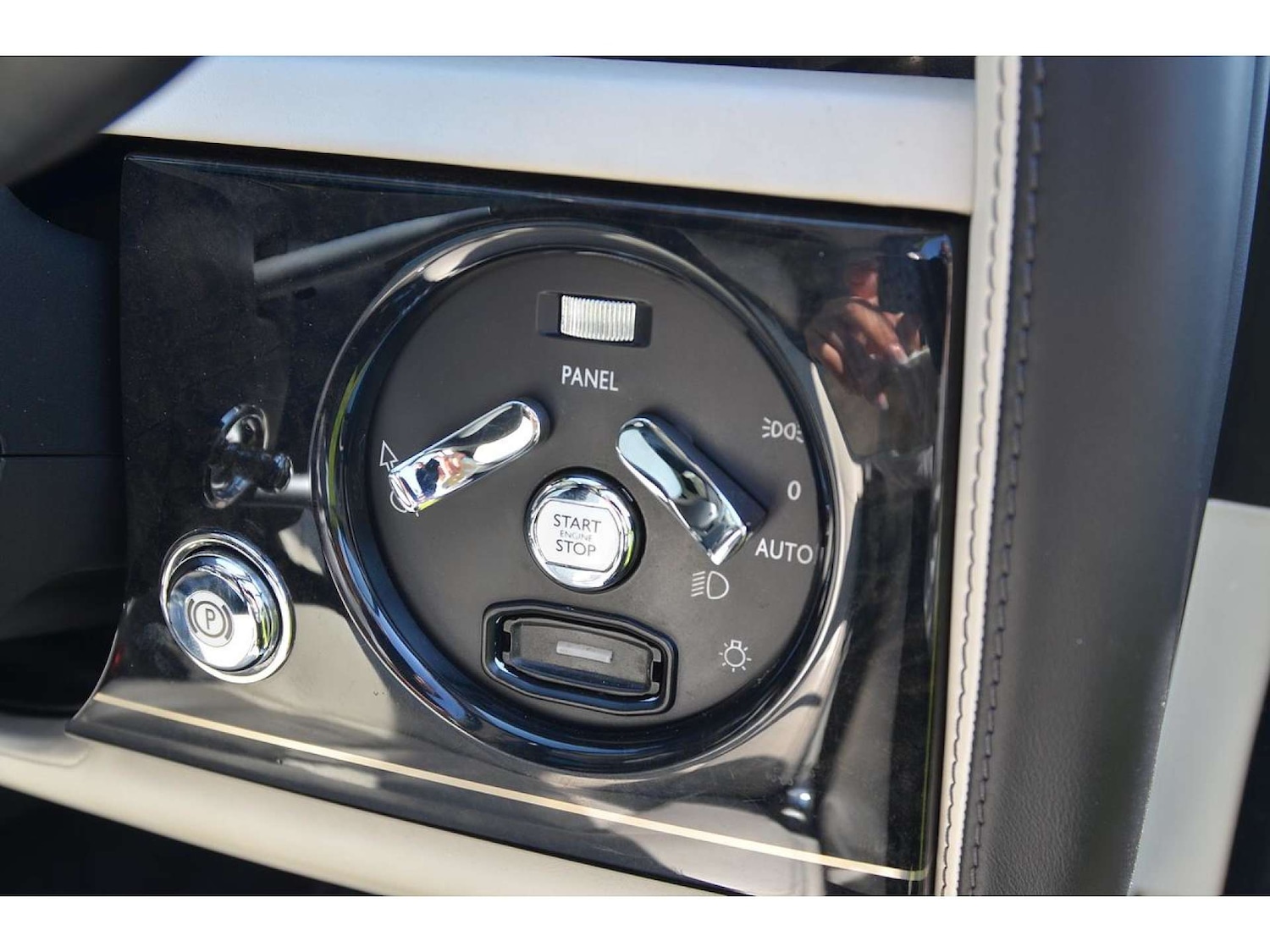 Used Rolls-Royce Phantom 2016 for sale - 76776881: Photo 38