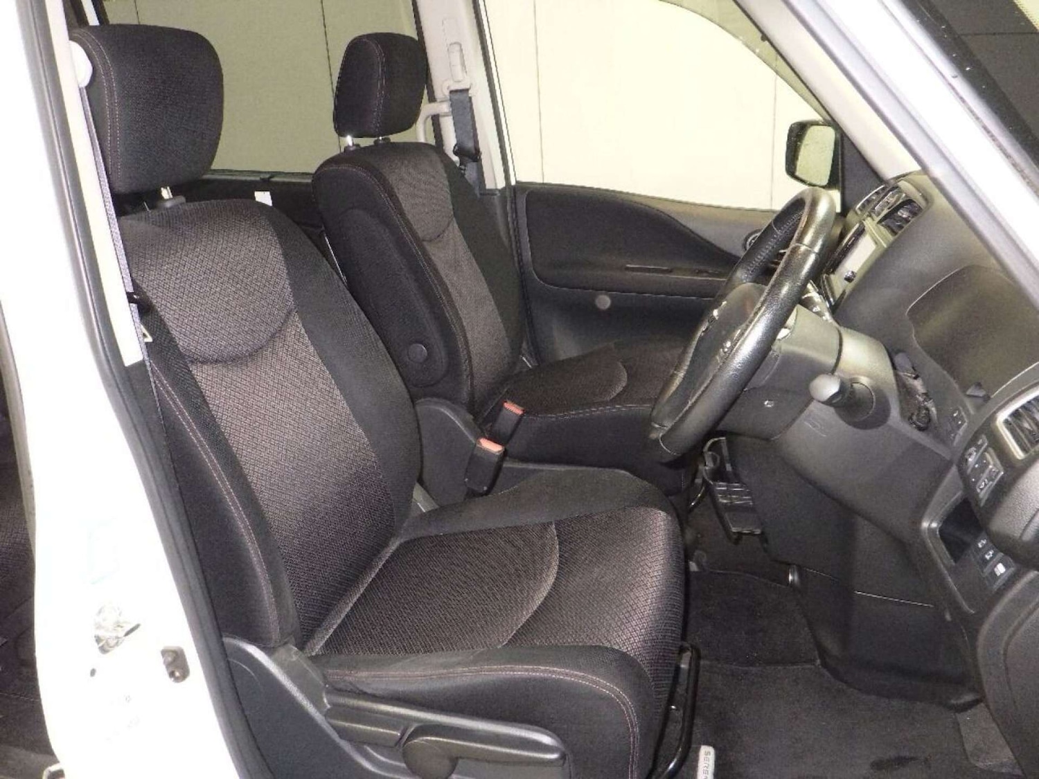 Used Nissan Serena 2012 for sale - 77022366: Photo 11