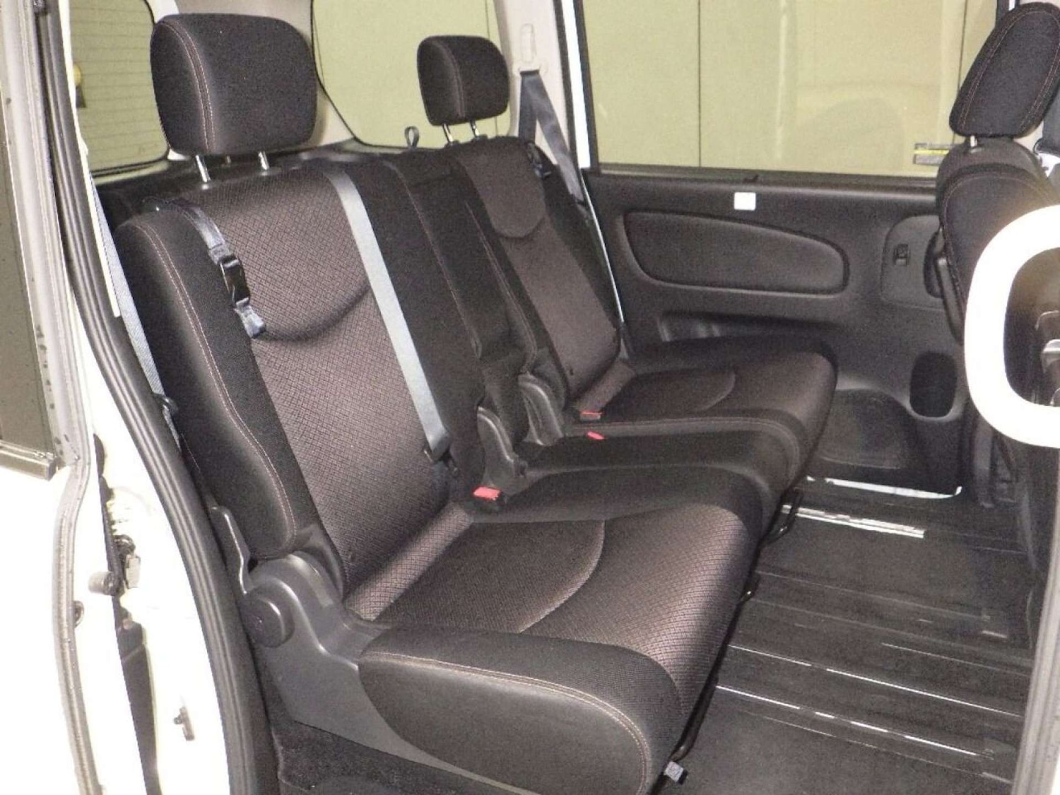 Used Nissan Serena 2012 for sale - 77022366: Photo 15