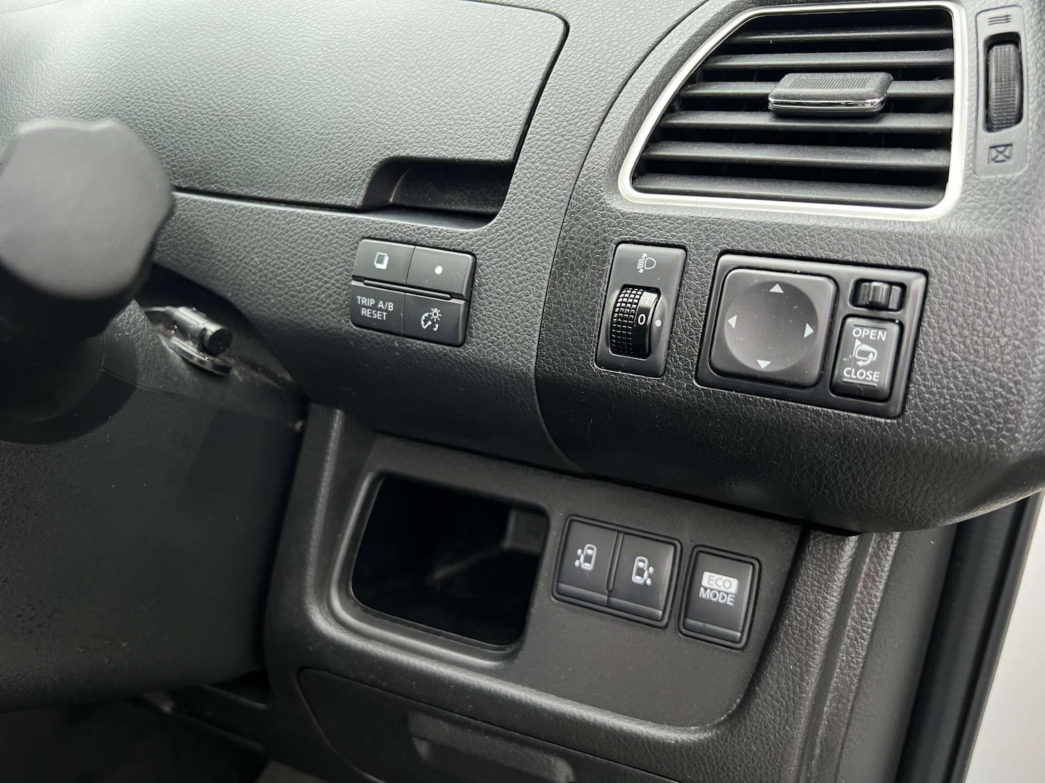 Used Nissan Serena 2012 for sale - 77022366: Photo 33